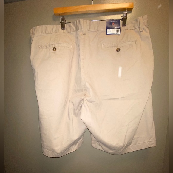 Beige shorts - Picture 2 of 3